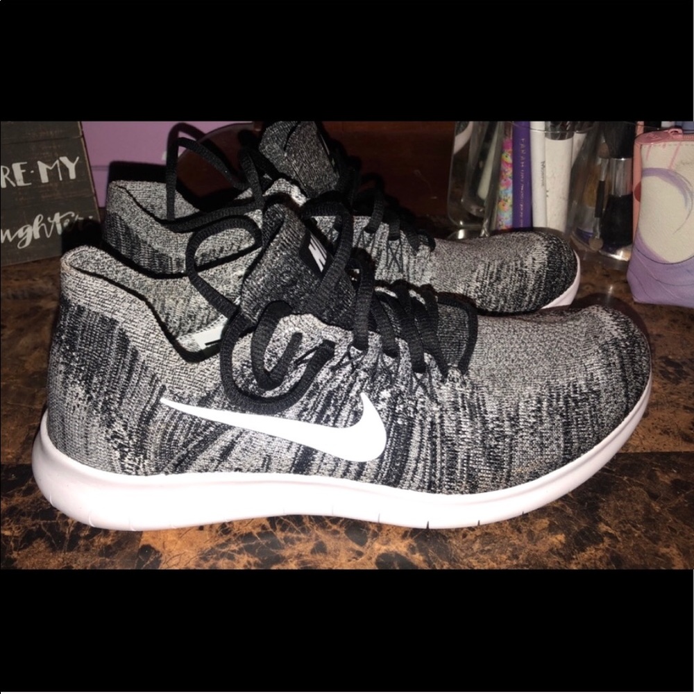 Nike Free RN Flyknit Sneakers